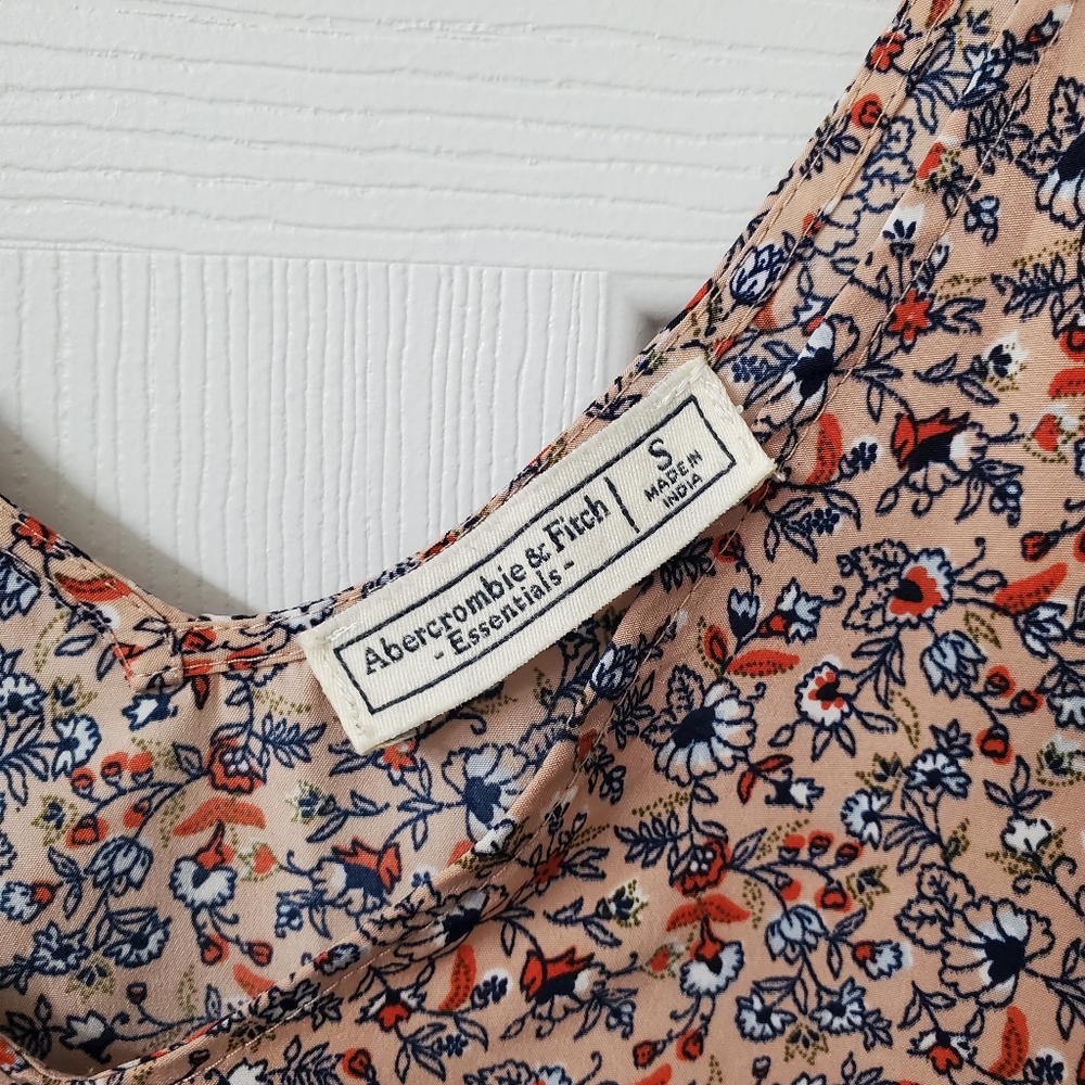 Abercrombie & Fitch Multicolor Floral Camisole V-neck Tank Top Size S - Picture 2 of 3
